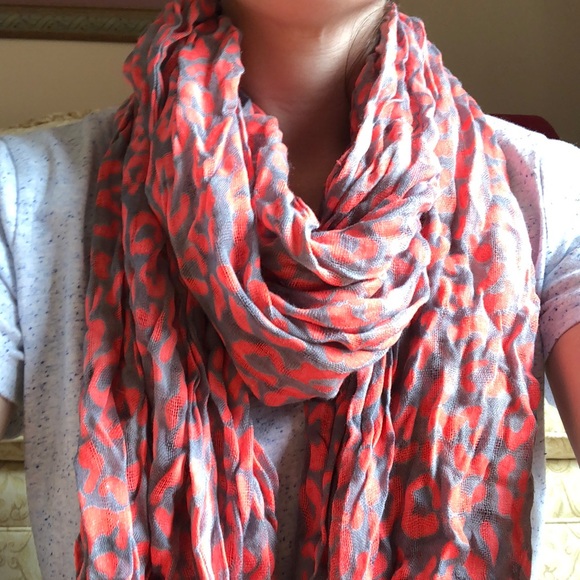 Spotted scarf - Picture 1 of 3